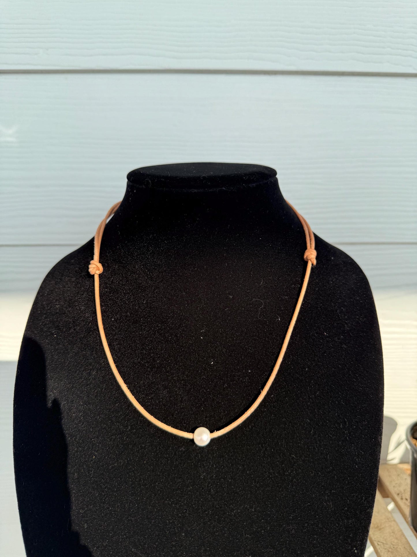 adjustable pearl and leather necklace