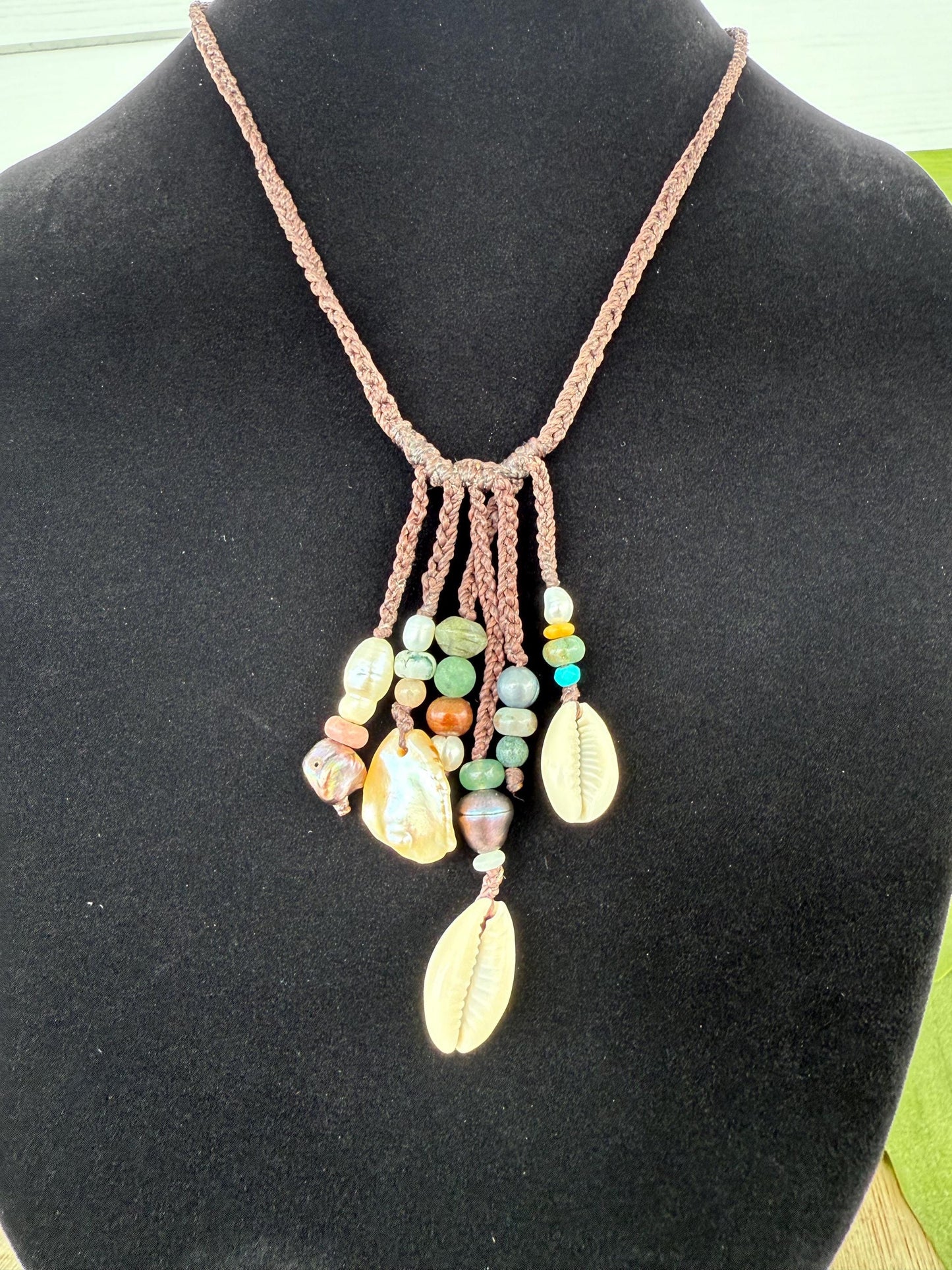 20” Charmy seashell/pearl necklace