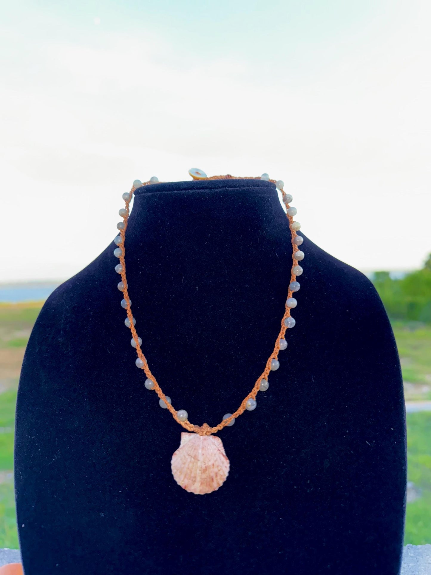 18β labradorite handmade necklace/ Atlantic scallop