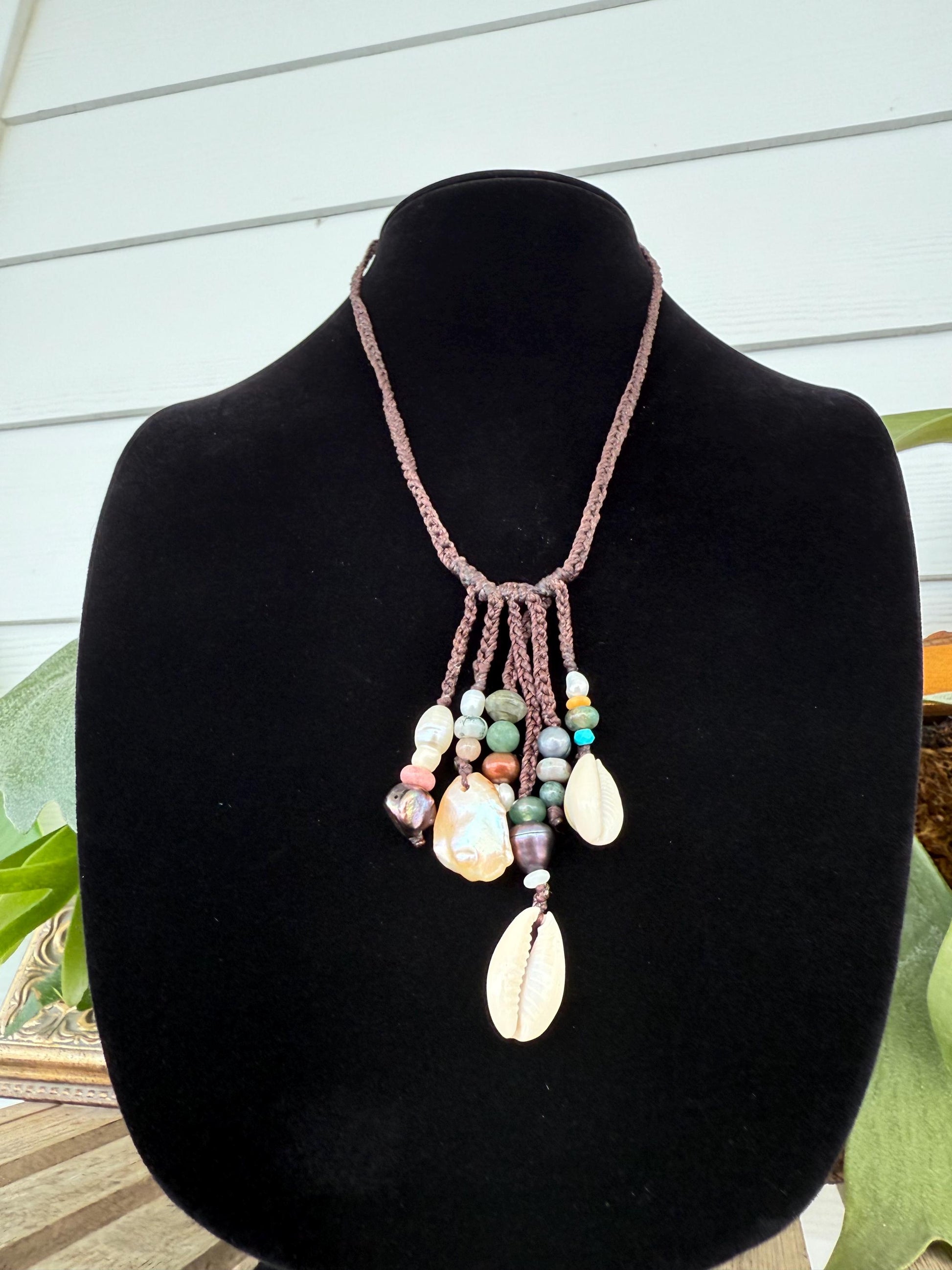 20” Charmy seashell/pearl necklace