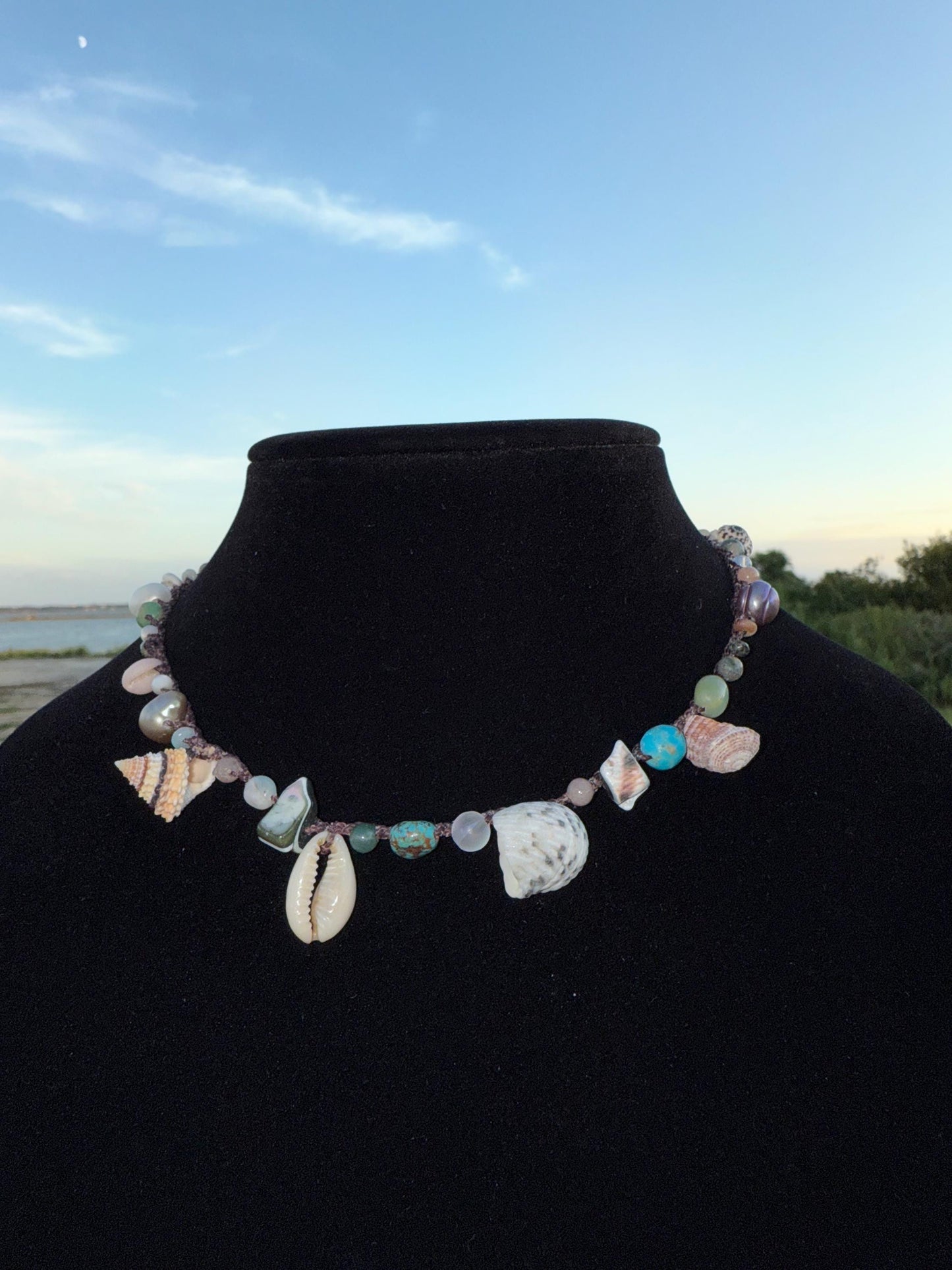 16” Chunky seashell choker necklace