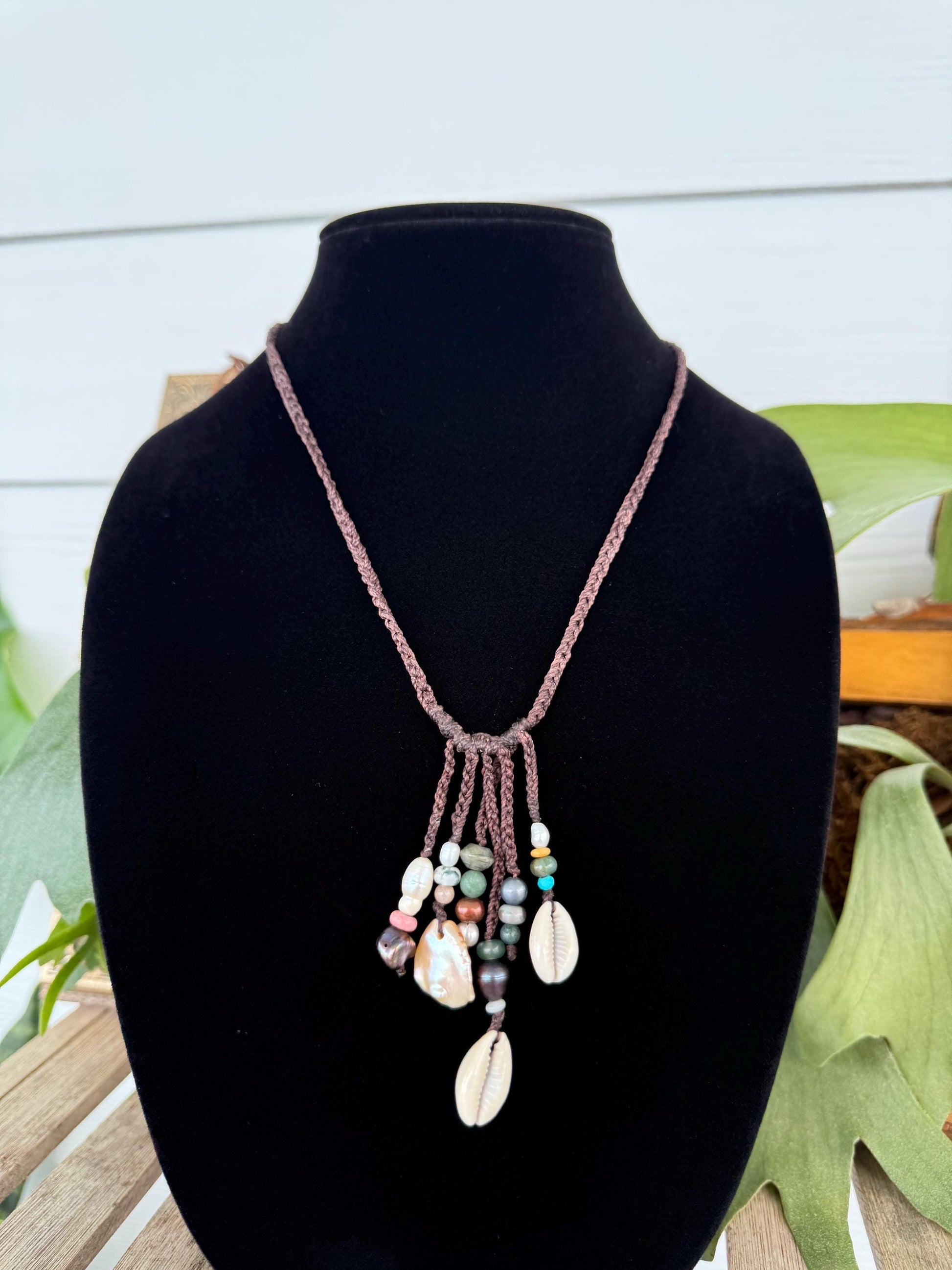 20” Charmy seashell/pearl necklace