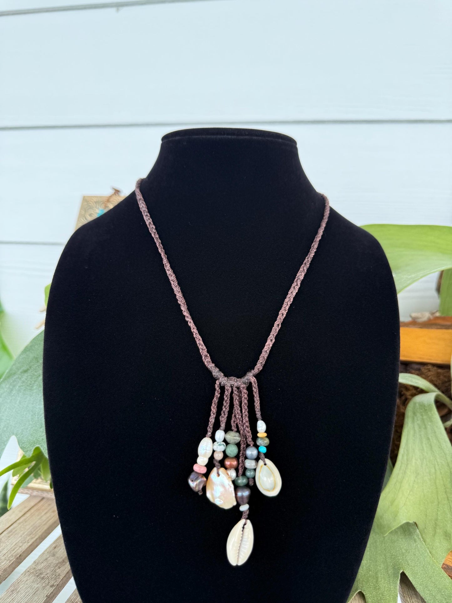 20” Charmy seashell/pearl necklace