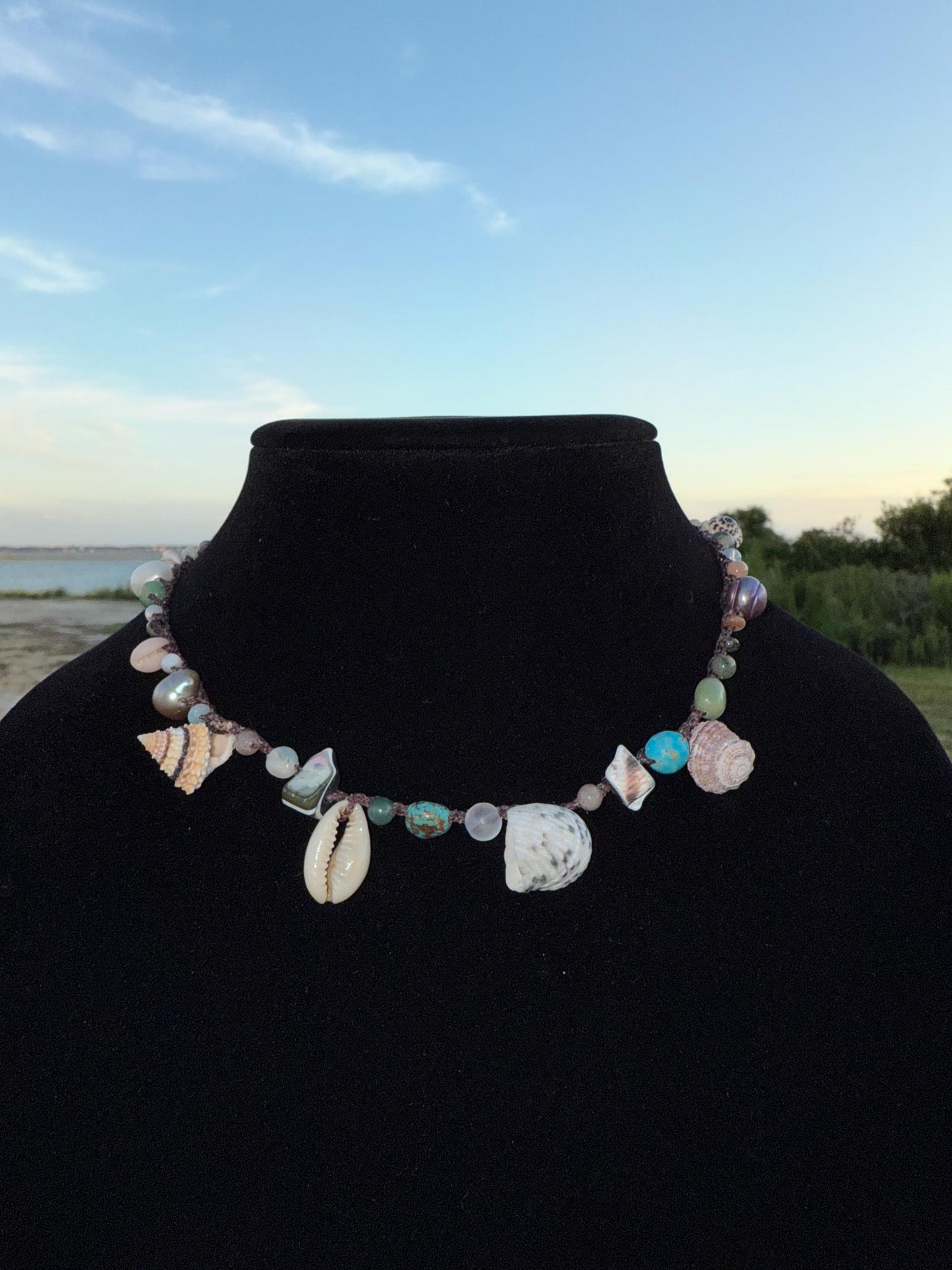 16” Chunky seashell choker necklace
